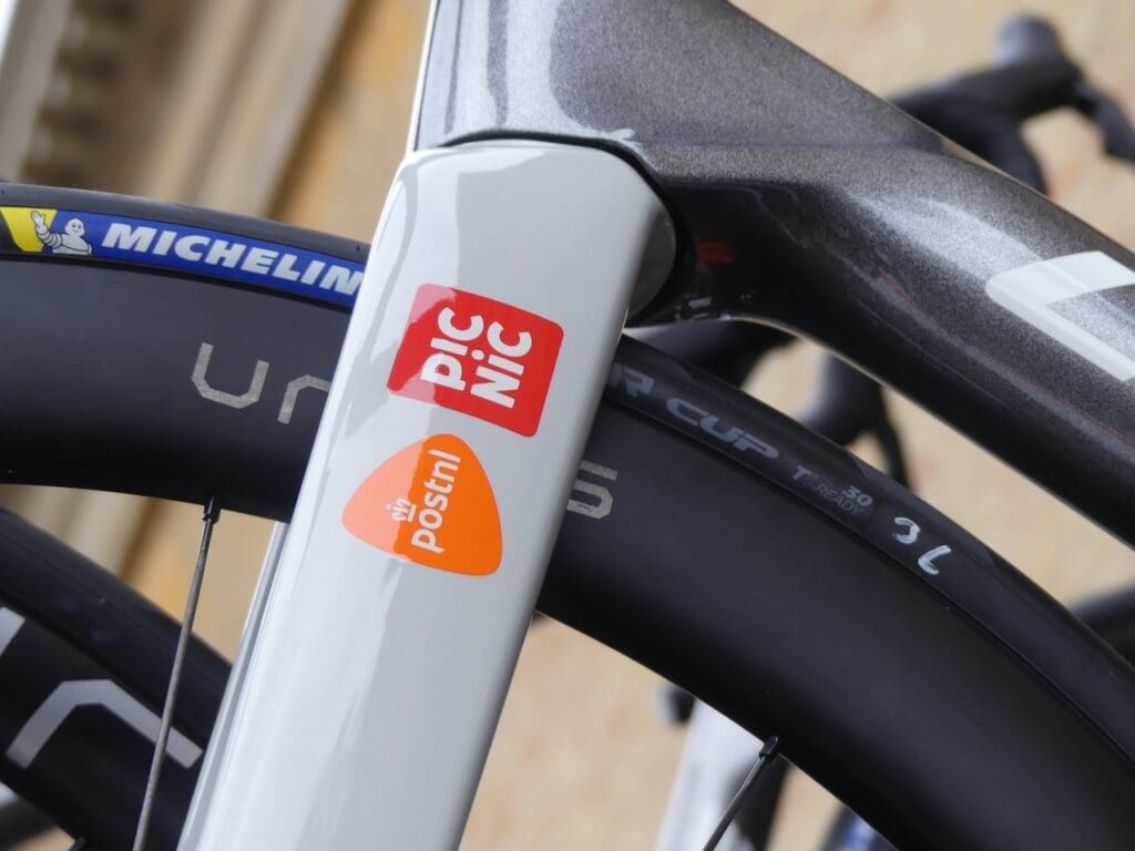 Le matériel et les vélos des pros vus l'Omloop Het Nieuwsblad 2026
