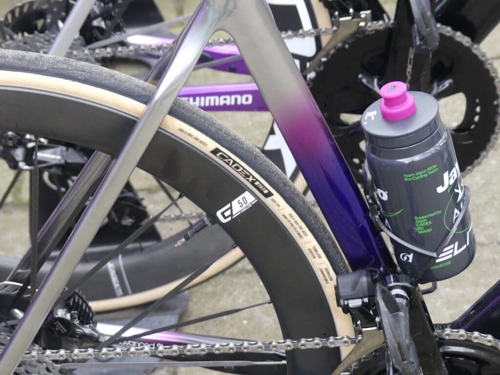 Le matériel et les vélos des pros vus l'Omloop Het Nieuwsblad 2026