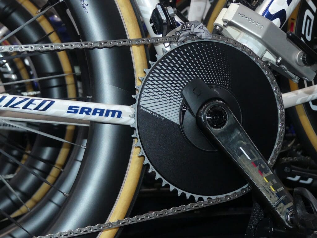 Le matériel et les vélos des pros vus l'Omloop Het Nieuwsblad 2026