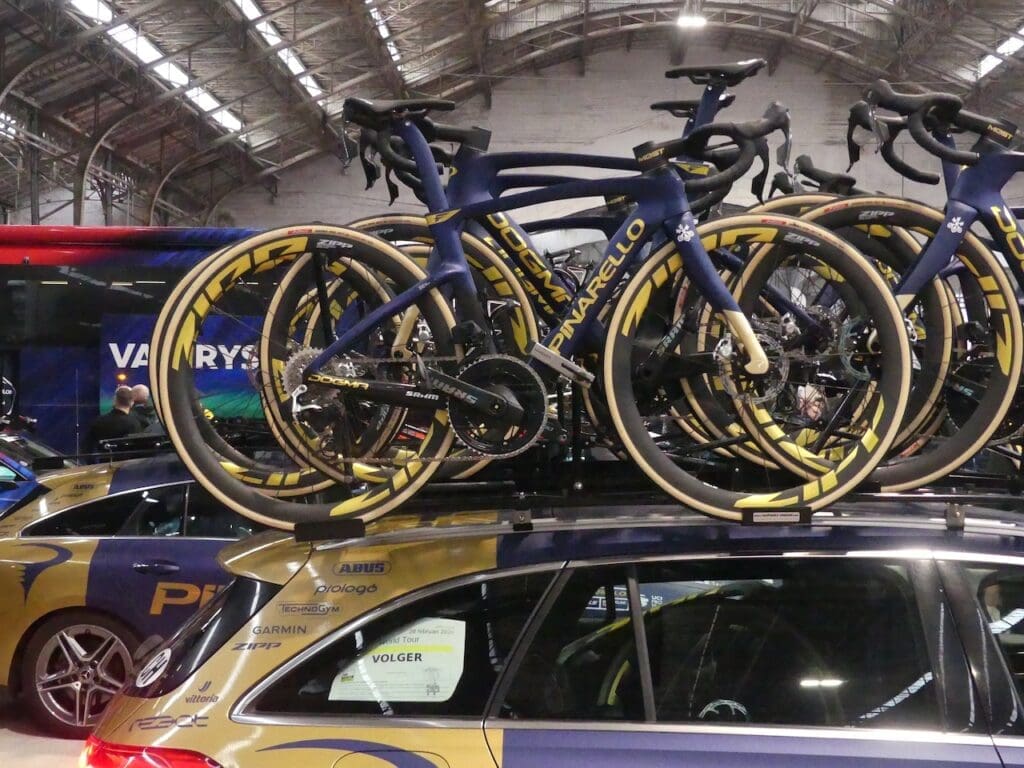 Le matériel et les vélos des pros vus l'Omloop Het Nieuwsblad 2026