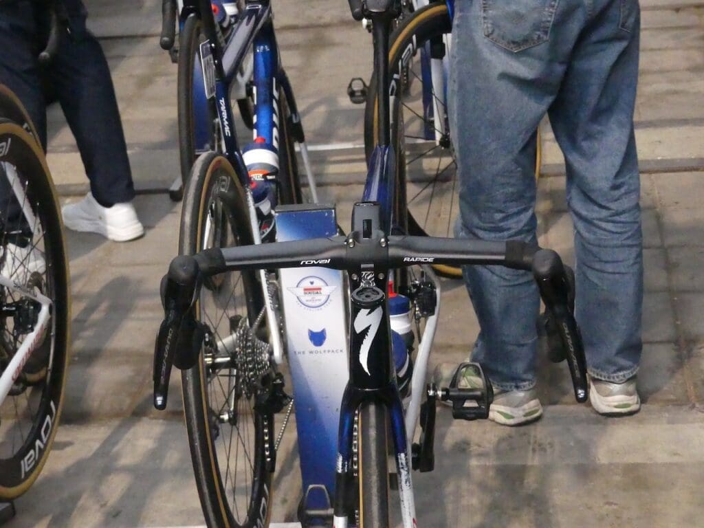 Le matériel et les vélos des pros vus l'Omloop Het Nieuwsblad 2026
