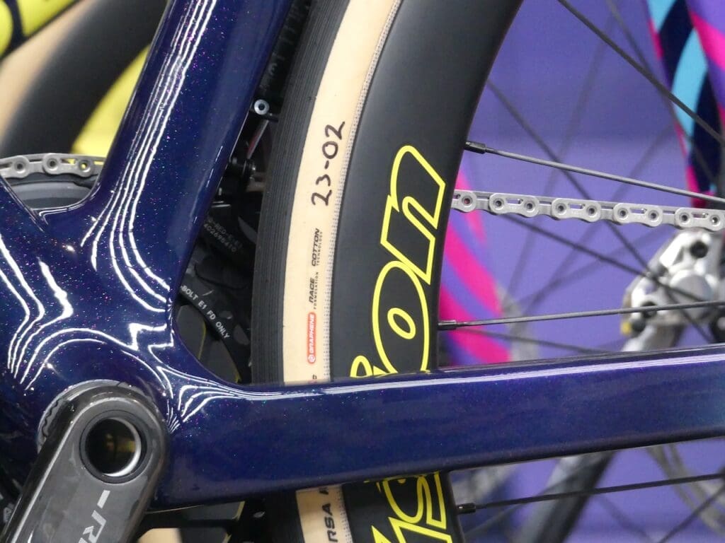 Le matériel et les vélos des pros vus l'Omloop Het Nieuwsblad 2026