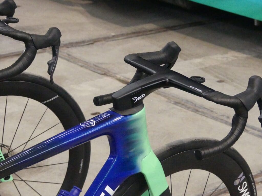 Le matériel et les vélos des pros vus l'Omloop Het Nieuwsblad 2026