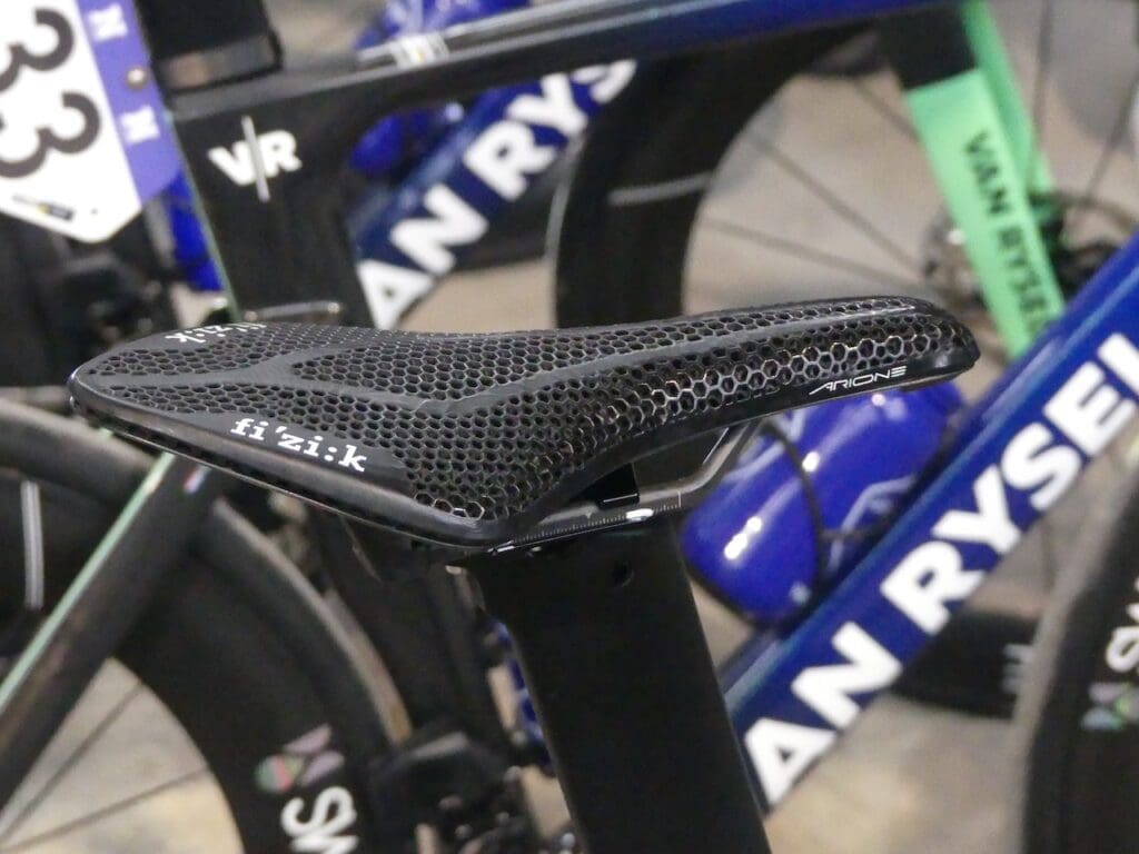 Le matériel et les vélos des pros vus l'Omloop Het Nieuwsblad 2026