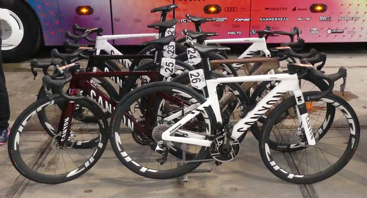 Le matériel et les vélos des pros vus l'Omloop Het Nieuwsblad 2026