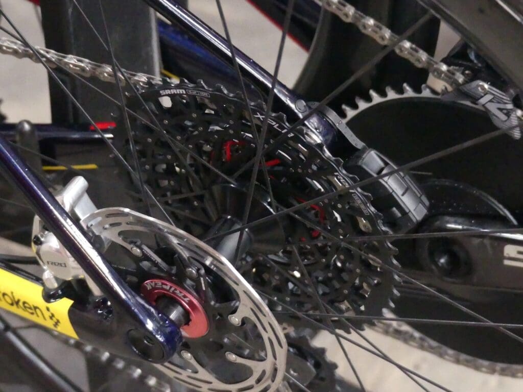 Le matériel et les vélos des pros vus l'Omloop Het Nieuwsblad 2026