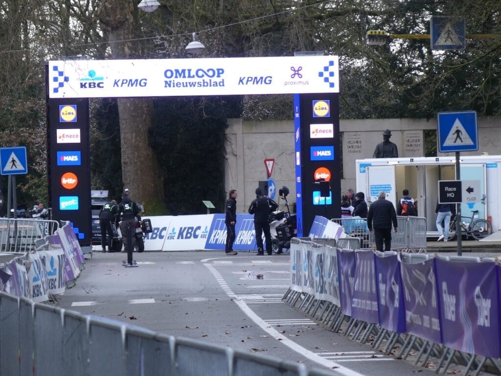 Le matériel et les vélos des pros vus l'Omloop Het Nieuwsblad 2026