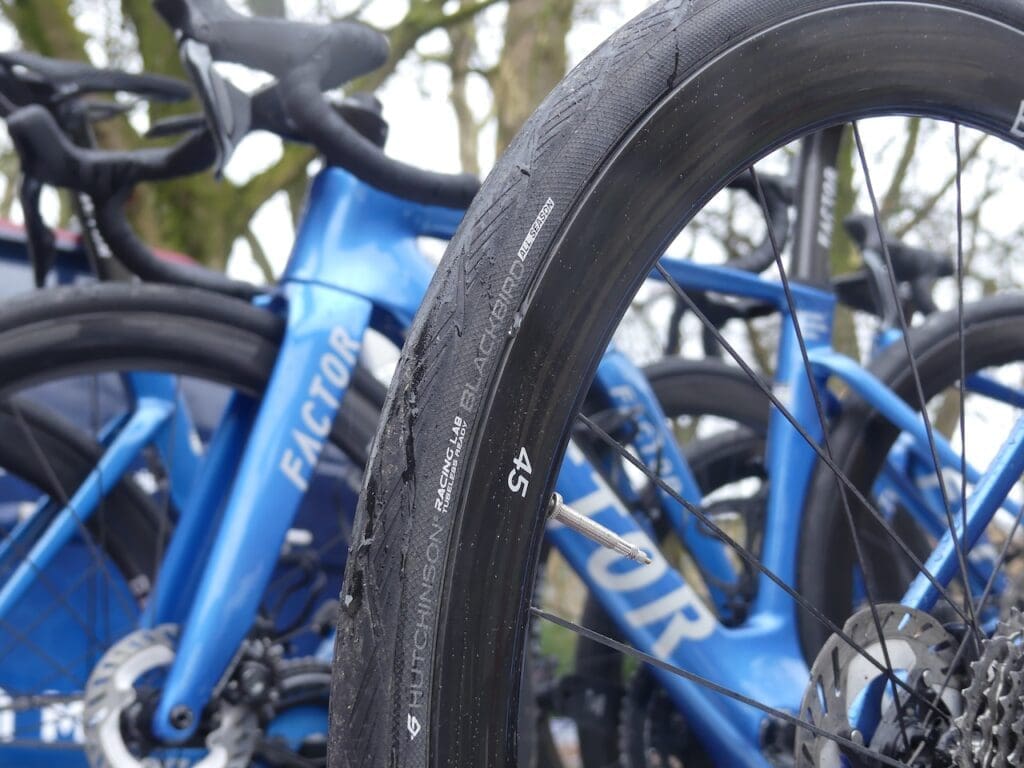 Le matériel et les vélos des pros vus l'Omloop Het Nieuwsblad 2026