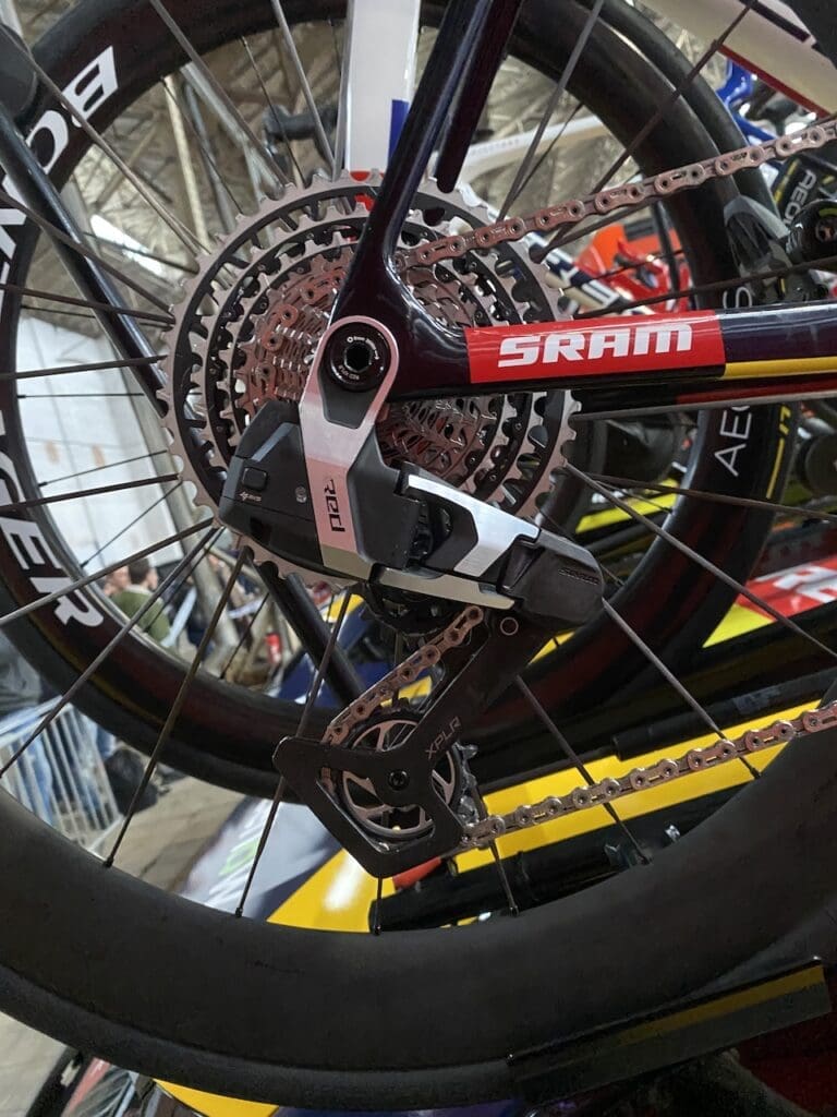 Le matériel et les vélos des pros vus l'Omloop Het Nieuwsblad 2026