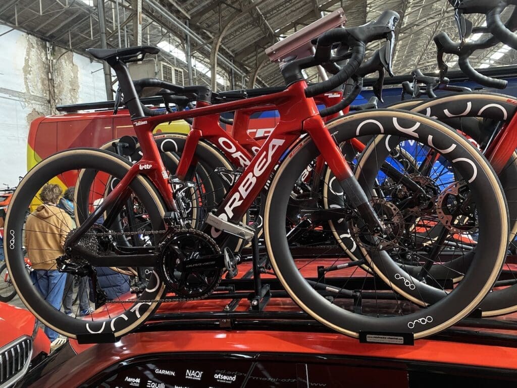 Le matériel et les vélos des pros vus l'Omloop Het Nieuwsblad 2026