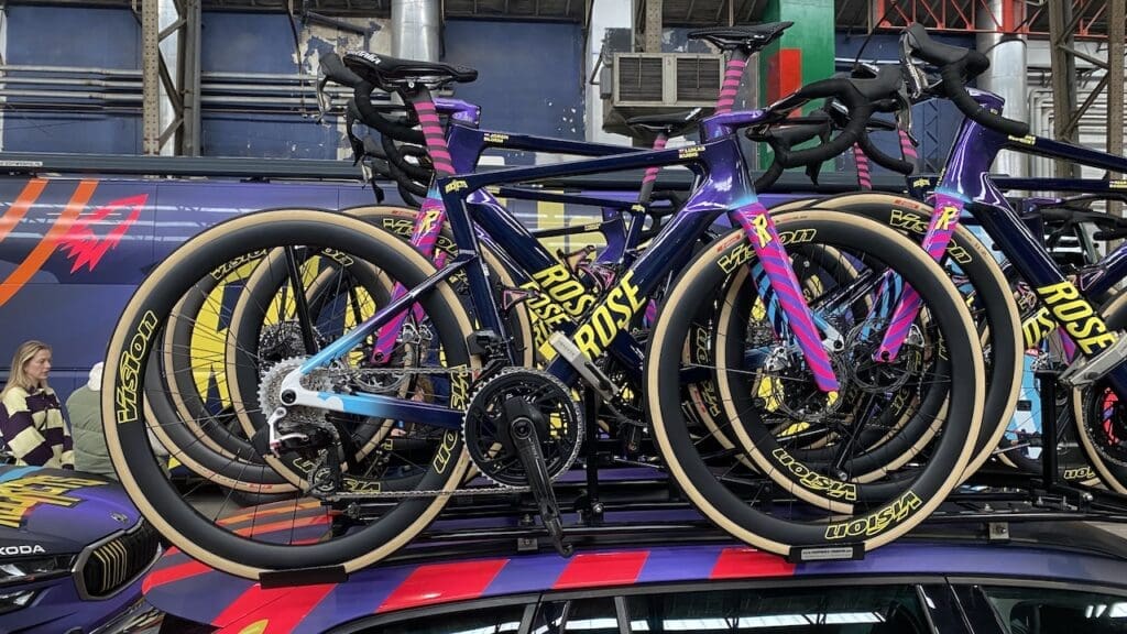 Le matériel et les vélos des pros vus l'Omloop Het Nieuwsblad 2026