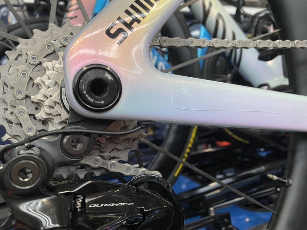 nouveau Canyon Aeroad CFR de Mathieu van der Poel de l'équipe Alpecin-Premier Tech sur l'Omloop Het Nieuwsblad 2026