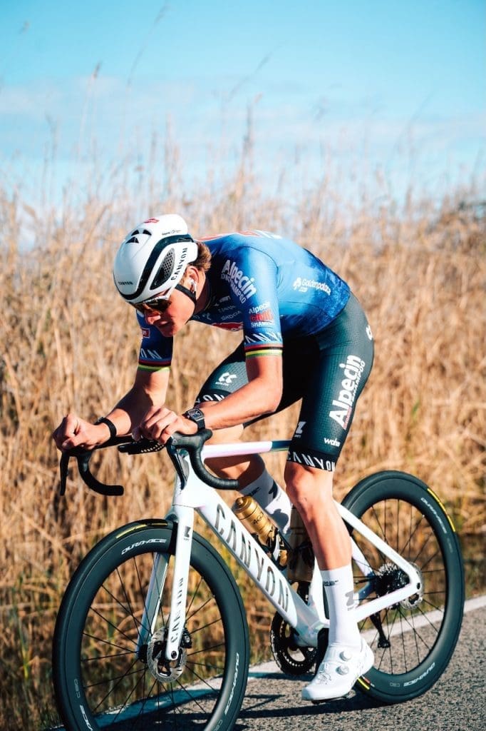 Nouveau tubeless Pirelli P ZERO Race TLR SL-R adoptant la technlogie PAAS