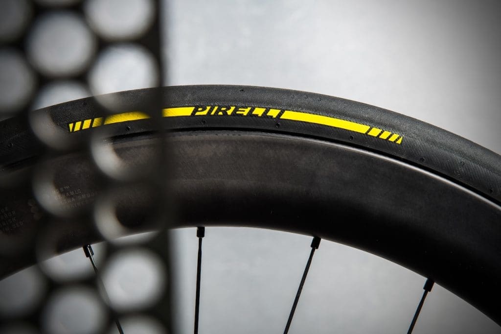 Prototype pneu Pirelli PAAS