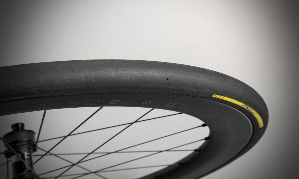 Prototype pneu Pirelli PAAS