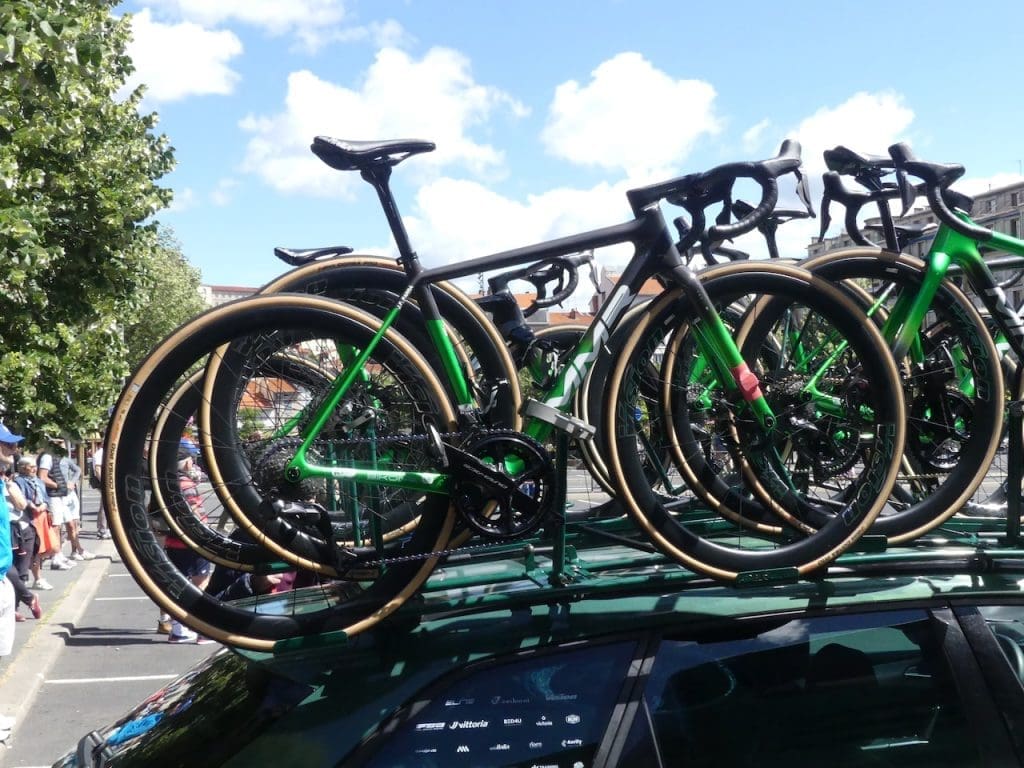 Le matériel et les vélos des pros sur le Tour Auvergne-Rhône-Alpes 2026