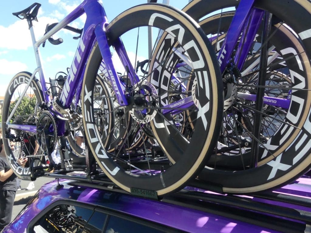 Le matériel et les vélos des pros sur le Tour Auvergne-Rhône-Alpes 2026