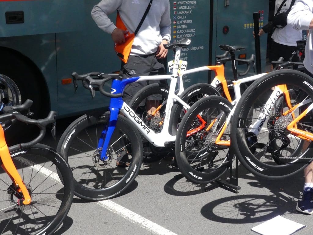 Le matériel et les vélos des pros sur le Tour Auvergne-Rhône-Alpes 2026