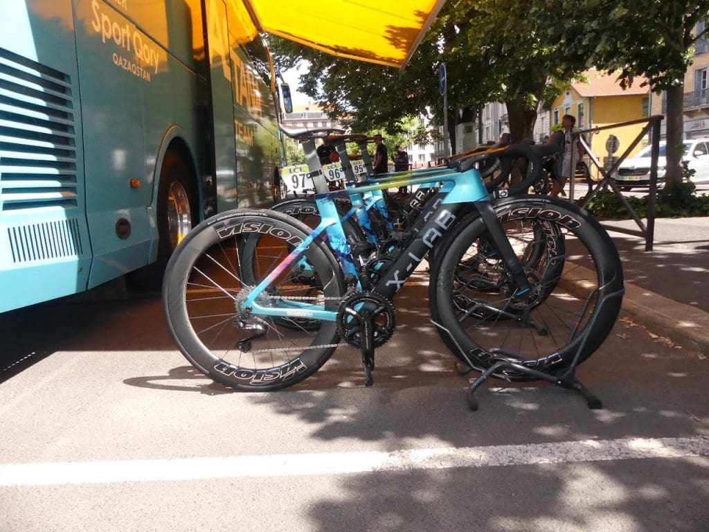 Le matériel et les vélos des pros sur le Tour Auvergne-Rhône-Alpes 2026