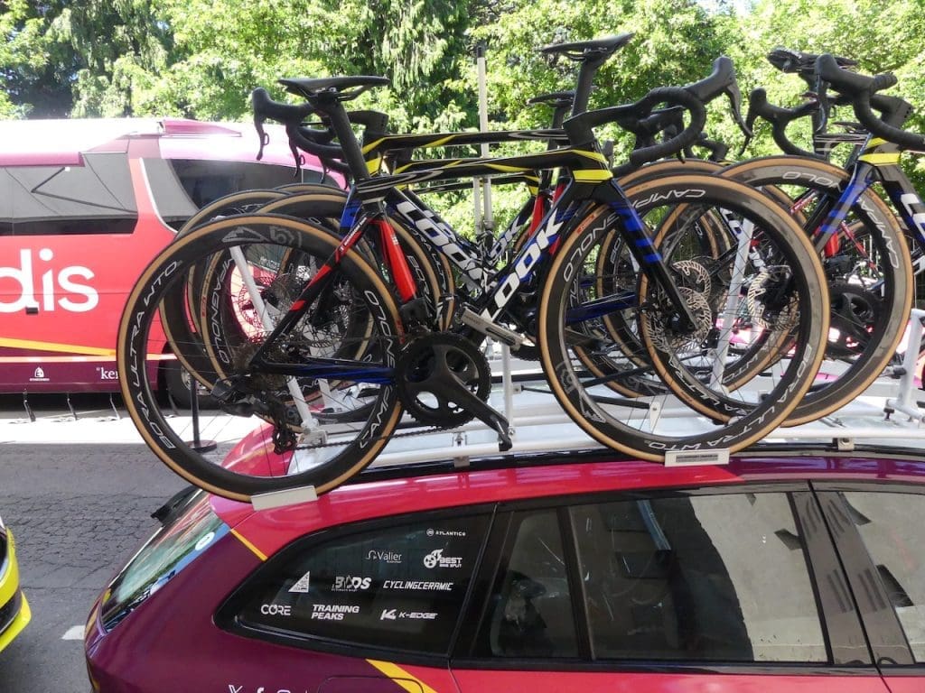 Le matériel et les vélos des pros sur le Tour Auvergne-Rhône-Alpes 2026