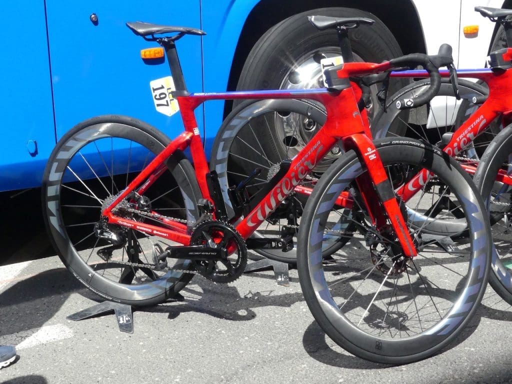 Le matériel et les vélos des pros sur le Tour Auvergne-Rhône-Alpes 2026