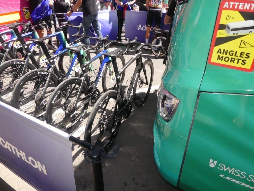 Le matériel et les vélos des pros sur le Tour Auvergne-Rhône-Alpes 2026