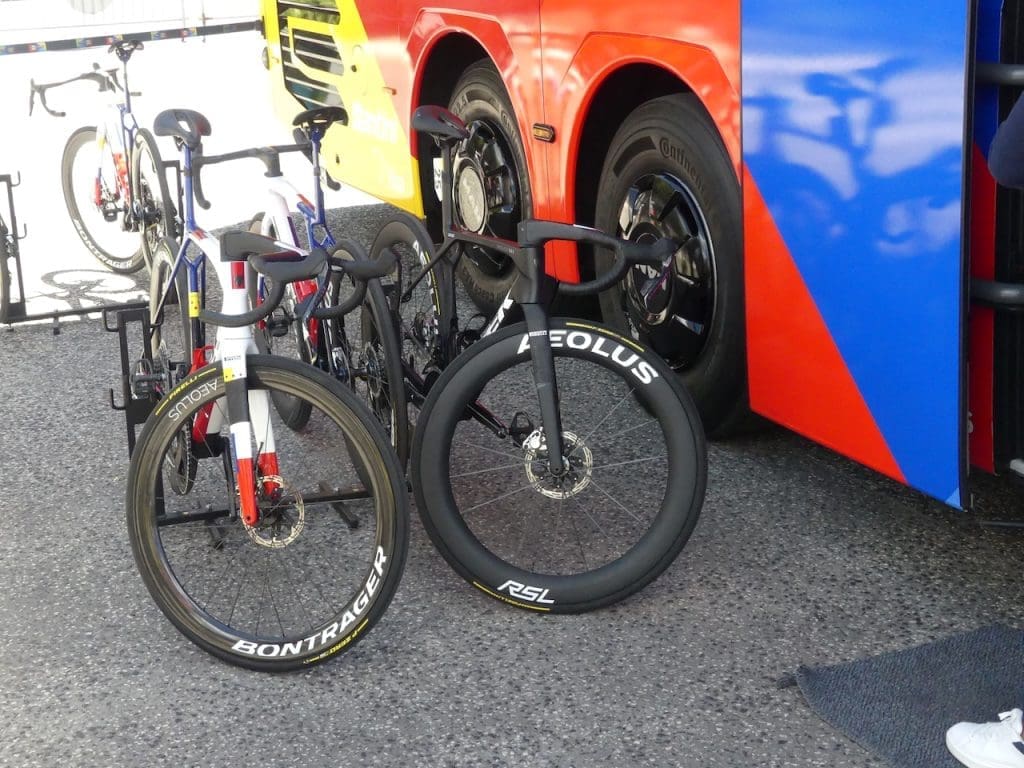 Le matériel et les vélos des pros sur le Tour Auvergne-Rhône-Alpes 2026