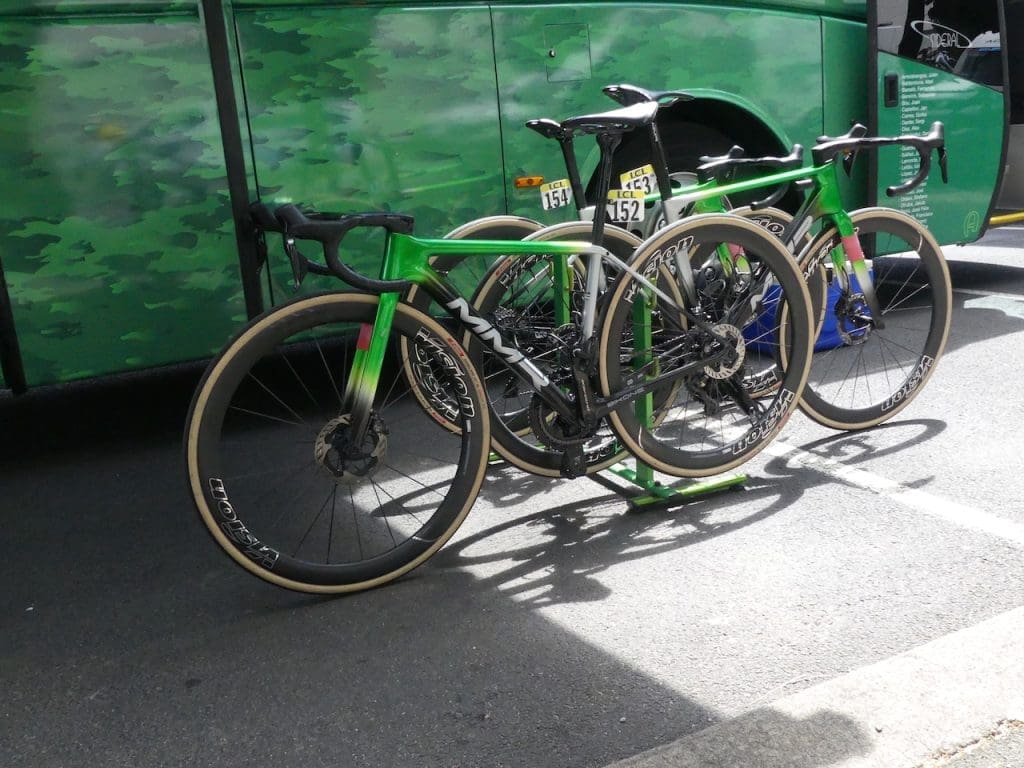Le matériel et les vélos des pros sur le Tour Auvergne-Rhône-Alpes 2026