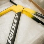 Vélo Ridley Noah Fast 3.0 peint par par Jochim Aerts pour le Maillot Jaune Torstein Træen